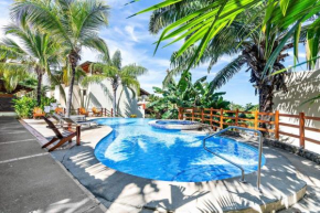 2-BD Beauty with Pool, Walk to Beach
